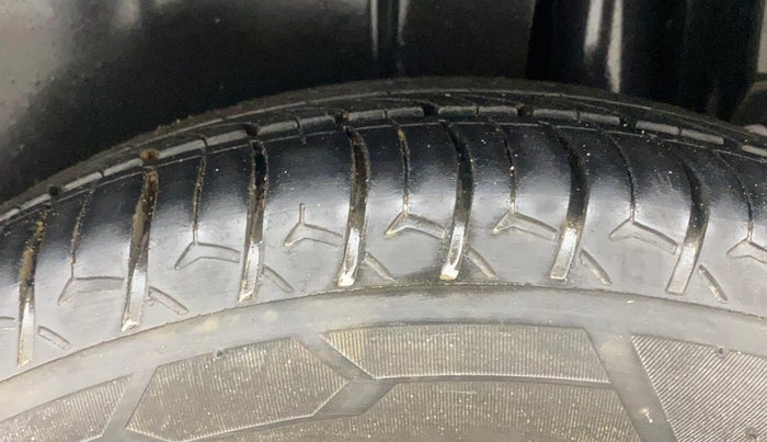 2018 Maruti Ertiga ZXI, Petrol, Manual, 67,388 km, Left Rear Tyre Tread