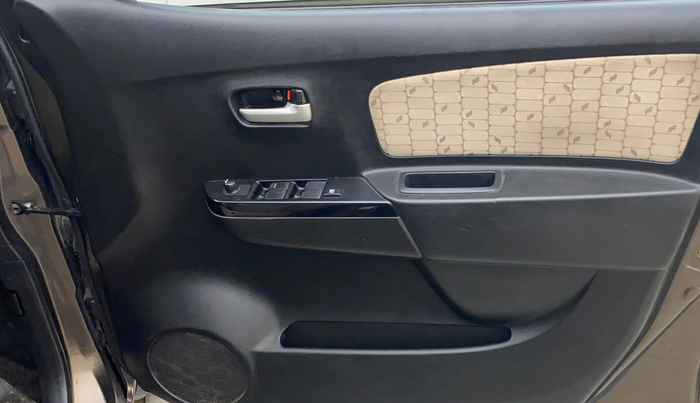 2018 Maruti Wagon R 1.0 VXI, Petrol, Manual, 58,458 km, Driver Side Door Panels Control