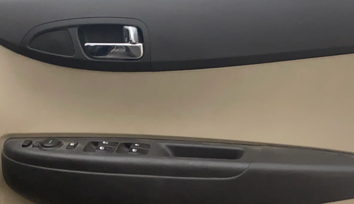 2013 Hyundai i20 MAGNA (O) 1.2, Petrol, Manual, 1,01,648 km, Driver Side Door Panels Control