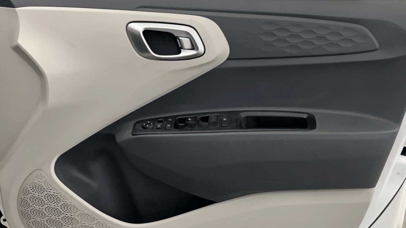 2021 Hyundai AURA SX PLUS 1.2 AMT, Petrol, Automatic, 20,528 km, Driver Side Door Panels Control