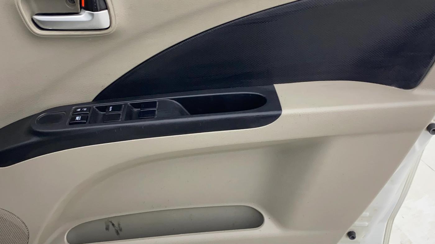 2016 Maruti Celerio VXI, Petrol, Manual, 67,717 km, Driver Side Door Panels Control