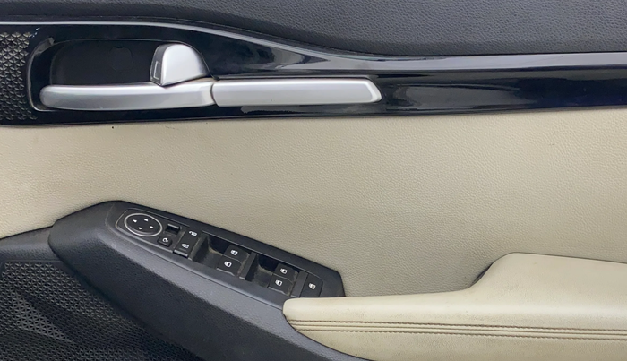 2020 KIA SELTOS HTX 1.5 PETROL, CNG, Manual, 93,799 km, Driver Side Door Panels Control