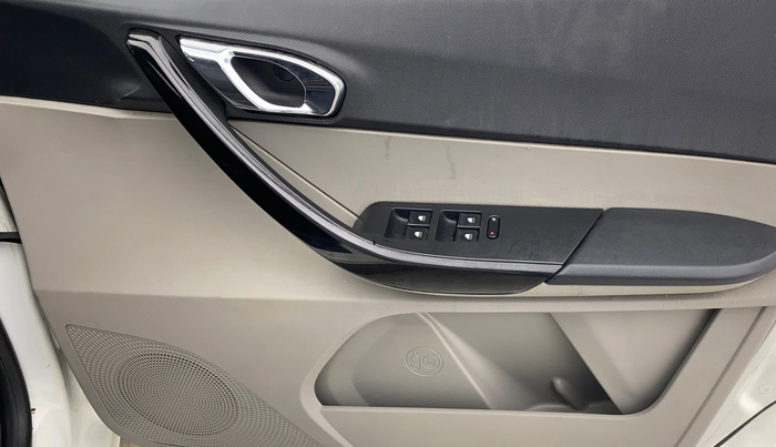 2017 Tata Tiago XZ PETROL, Petrol, Manual, 79,827 km, Driver Side Door Panels Control
