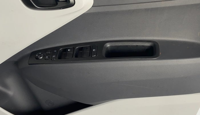 2025 Hyundai GRAND I10 NIOS MAGNA CORPORATE EDITION AMT 1.2 KAPPA VTVT, Petrol, Automatic, 2,349 km, Driver Side Door Panels Control