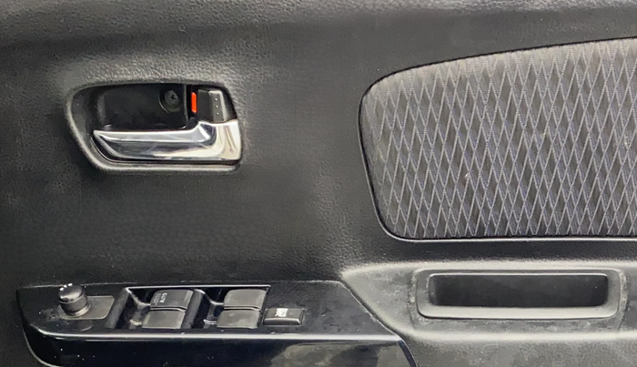 2014 Maruti Wagon R Stingray VXI, Petrol, Manual, 38,624 km, Driver Side Door Panels Control