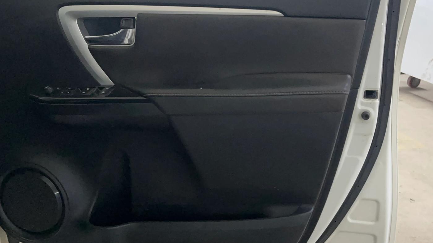 2018 Toyota Fortuner 2.8 4X2 MT, Diesel, Manual, 88,392 km, Driver Side Door Panels Control