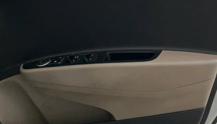 2017 Hyundai Grand i10 SPORTZ 1.2 KAPPA VTVT, Petrol, Manual, 98,050 km, Driver Side Door Panels Control