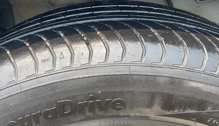 2018 Tata NEXON XM PETROL, Petrol, Manual, 1,47,494 km, Right Rear Tyre Tread