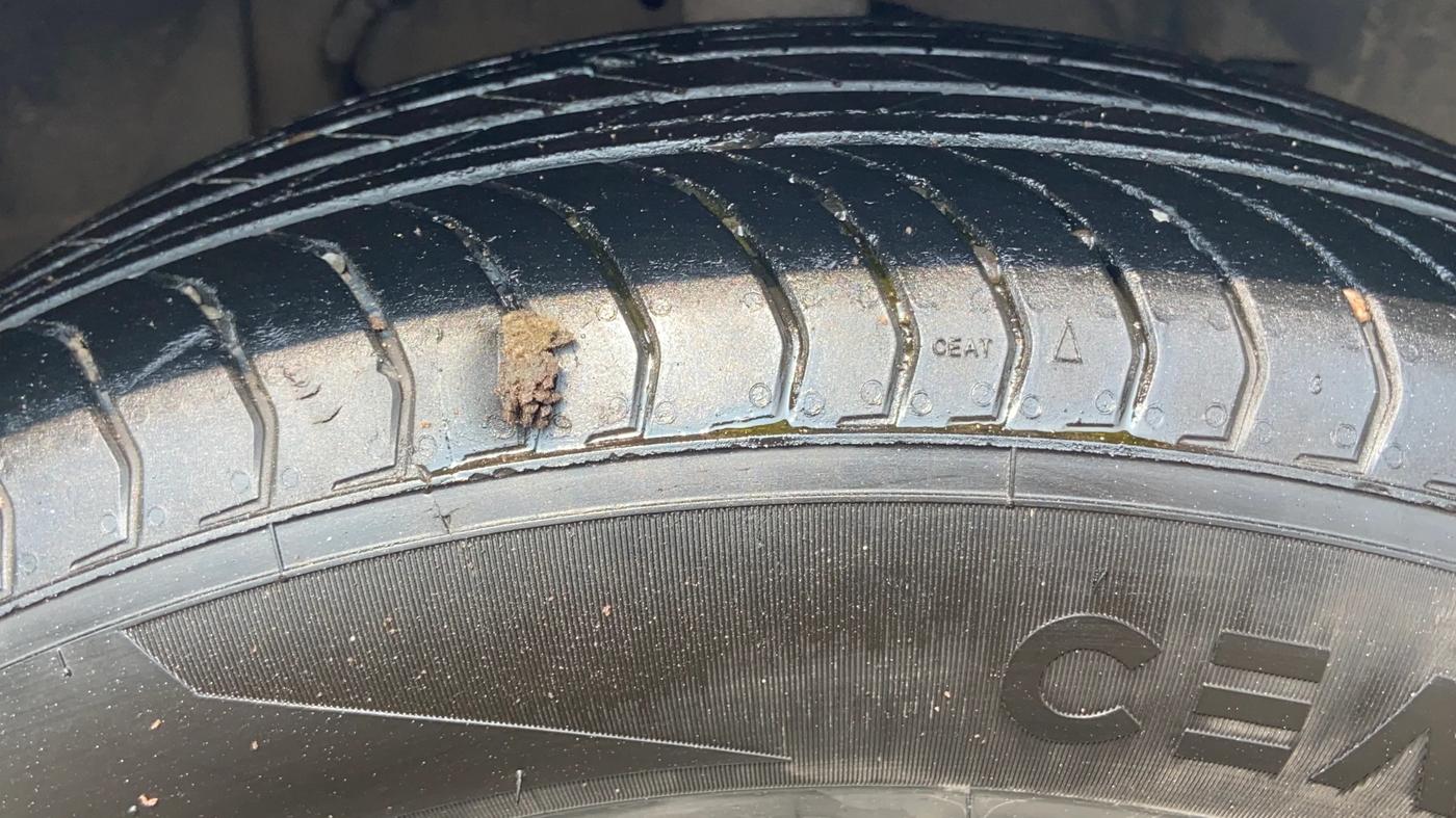 2018 Tata NEXON XM PETROL, Petrol, Manual, 1,47,494 km, Right Front Tyre Tread