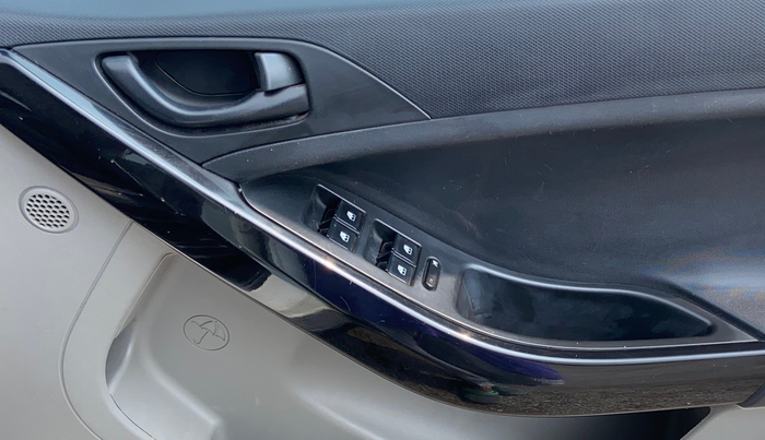 2018 Tata NEXON XM PETROL, Petrol, Manual, 1,47,494 km, Driver Side Door Panels Control
