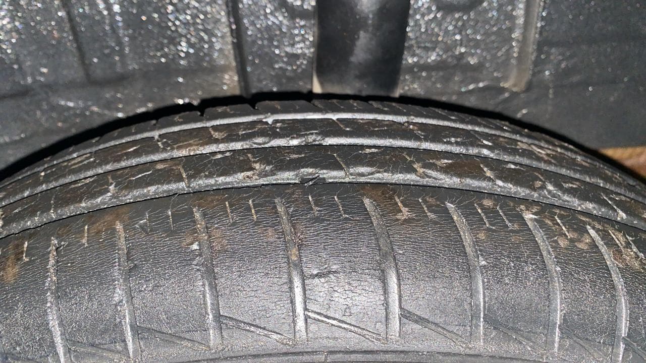 2019 Renault TRIBER RXZ, Petrol, Manual, 42,808 km, Left Rear Tyre Tread