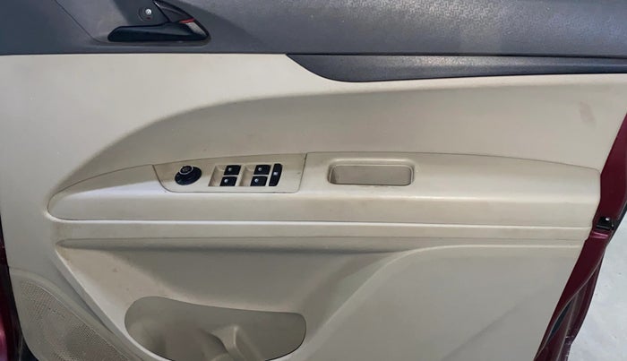 2019 Mahindra MARAZZO M4 8 STR, Diesel, Manual, 87,903 km, Driver Side Door Panels Control