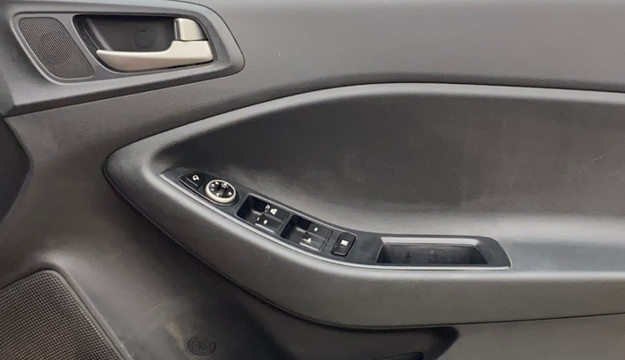 2016 Hyundai i20 Active 1.4 SX, Diesel, Manual, 1,22,376 km, Driver Side Door Panels Control