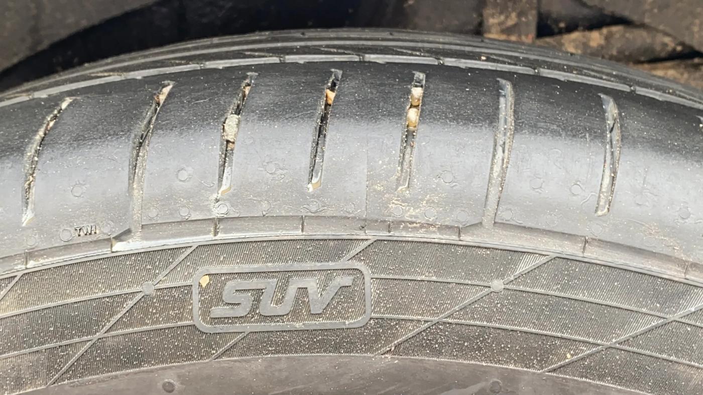 2019 Mahindra XUV500 W11 (O) AWD, Diesel, Manual, 63,104 km, Left Rear Tyre Tread
