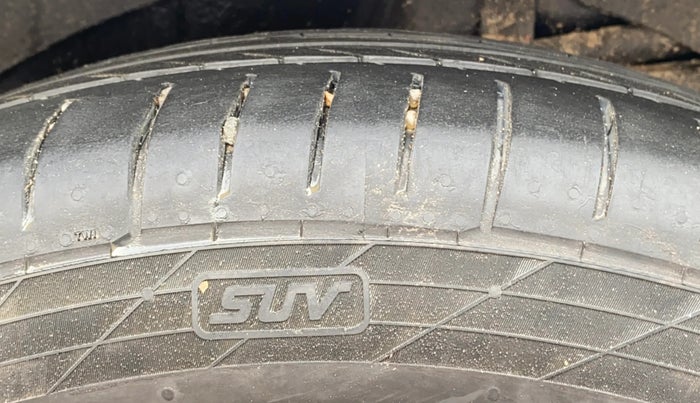 2019 Mahindra XUV500 W11 (O) AWD, Diesel, Manual, 63,104 km, Left Rear Tyre Tread