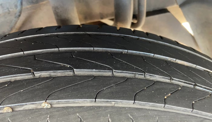 2019 Tata NEXON XE PETROL, Petrol, Manual, 89,717 km, Left Rear Tyre Tread