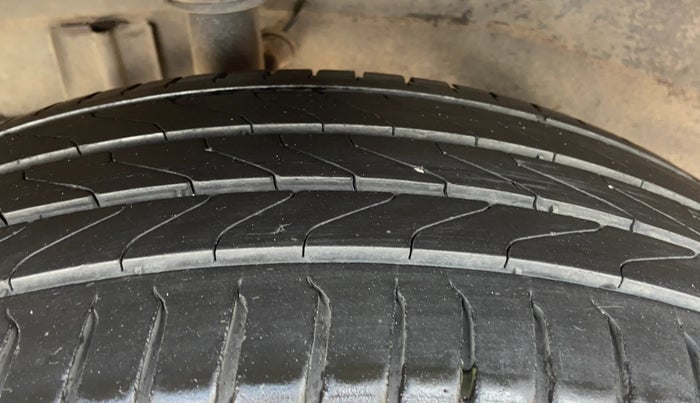 2019 Tata NEXON XE PETROL, Petrol, Manual, 89,717 km, Right Rear Tyre Tread