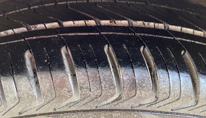 2014 Hyundai Verna FLUIDIC 1.4 VTVT CX, Petrol, Manual, 1,15,873 km, Left Front Tyre Tread