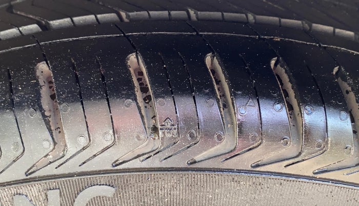 2014 Hyundai Verna FLUIDIC 1.4 VTVT CX, Petrol, Manual, 1,15,873 km, Left Rear Tyre Tread