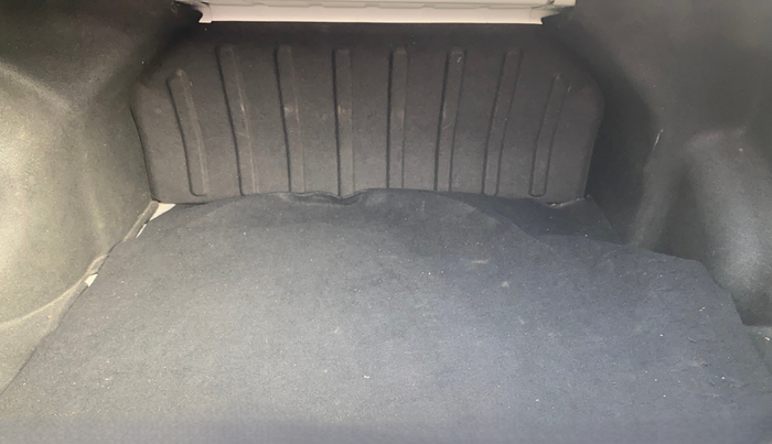 2014 Hyundai Verna FLUIDIC 1.4 VTVT CX, Petrol, Manual, 1,15,873 km, Boot Inside