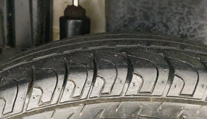 2014 Maruti Swift Dzire VDI, Diesel, Manual, 1,20,186 km, Right Rear Tyre Tread