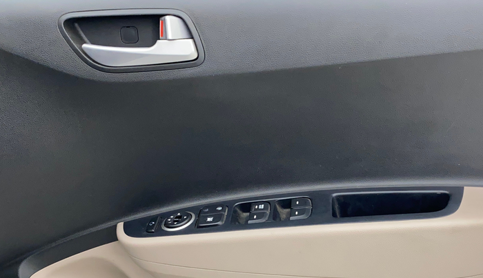 2018 Hyundai Grand i10 SPORTZ 1.2 KAPPA VTVT, Petrol, Manual, 26,306 km, Driver Side Door Panels Control