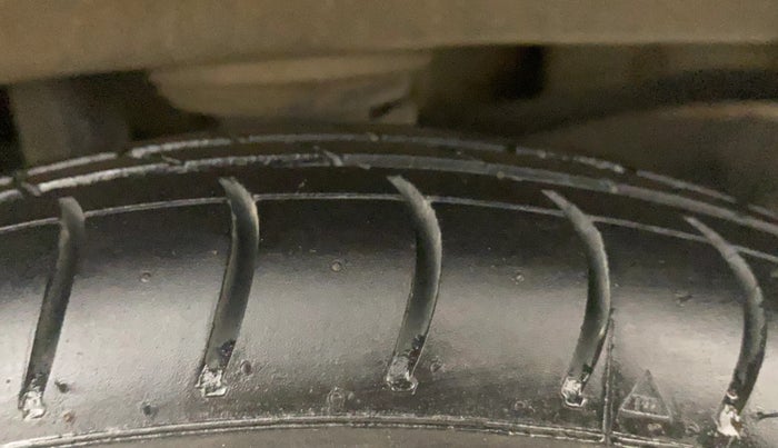 2015 Maruti Alto 800 LXI, Petrol, Manual, 50,438 km, Left Rear Tyre Tread