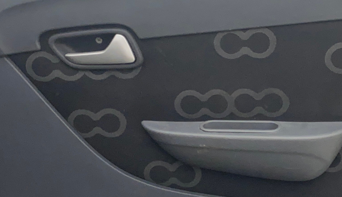 2015 Maruti Alto 800 LXI, Petrol, Manual, 50,438 km, Driver Side Door Panels Control