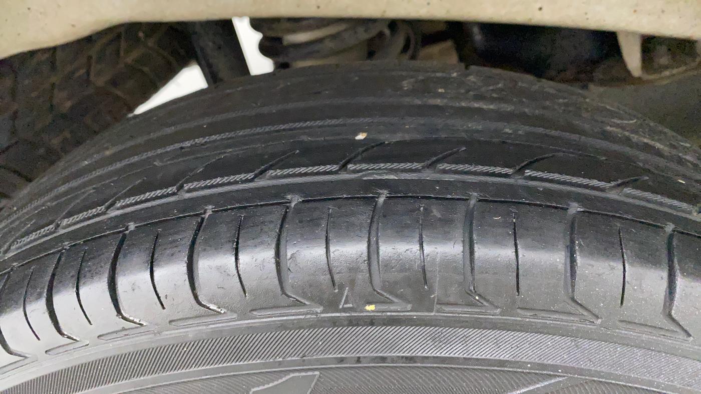 2014 Maruti Eeco 5 STR WITH A/C+HTR, CNG, Manual, 84,563 km, Right Rear Tyre Tread