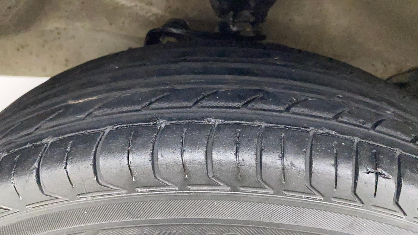 2014 Maruti Eeco 5 STR WITH A/C+HTR, CNG, Manual, 84,563 km, Left Front Tyre Tread