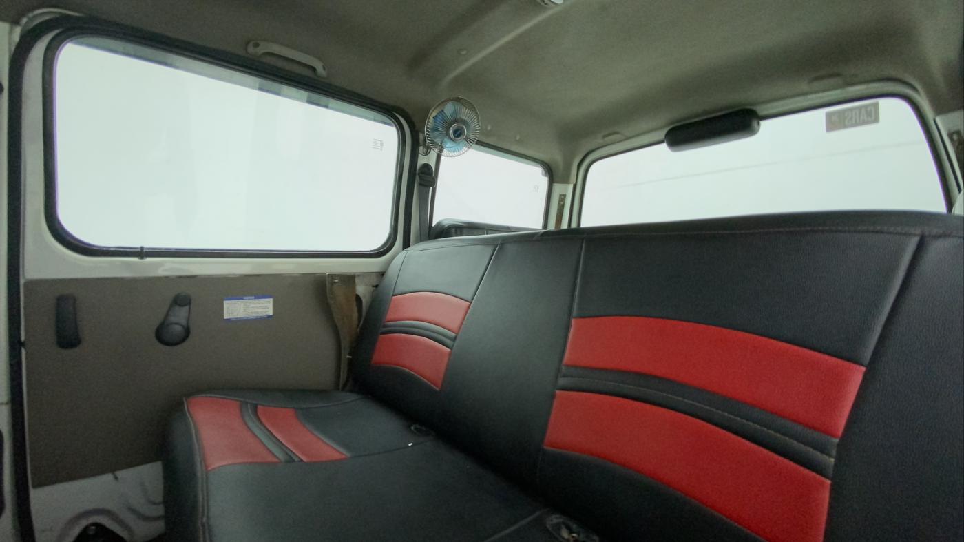 2014 Maruti Eeco 5 STR WITH A/C+HTR, CNG, Manual, 84,563 km, Right Side Rear Door Cabin