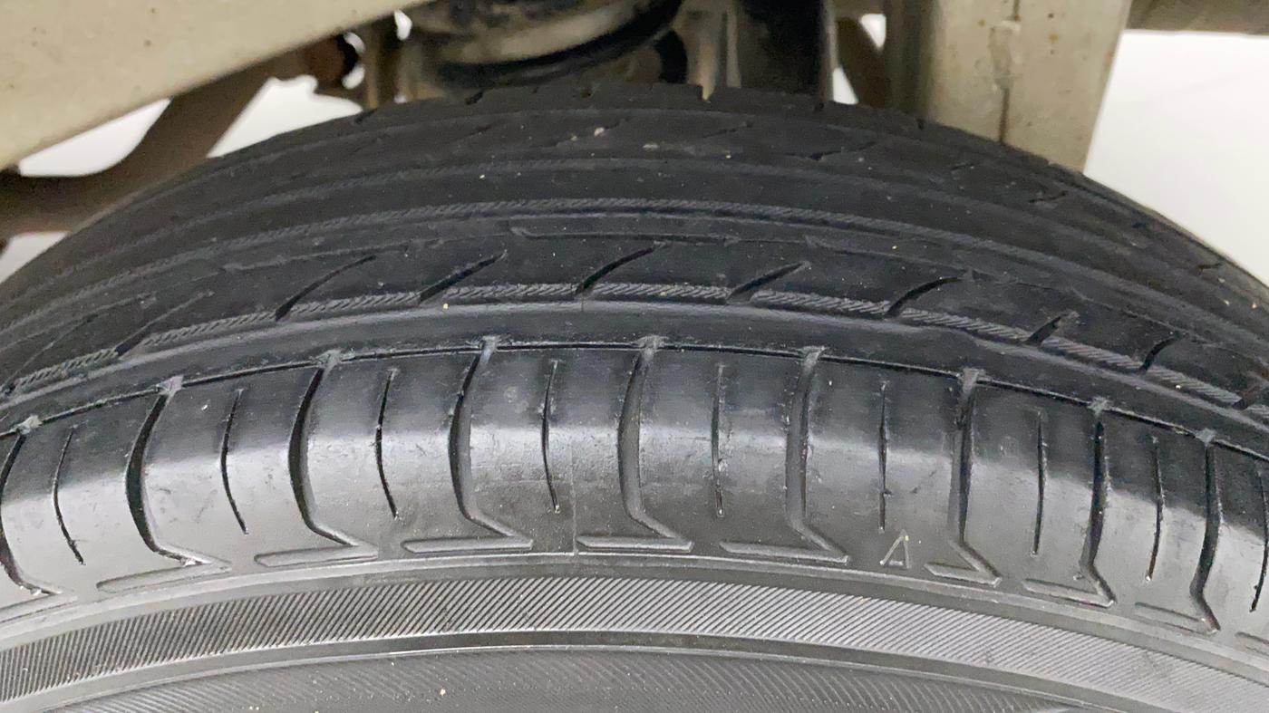 2014 Maruti Eeco 5 STR WITH A/C+HTR, CNG, Manual, 84,563 km, Left Rear Tyre Tread