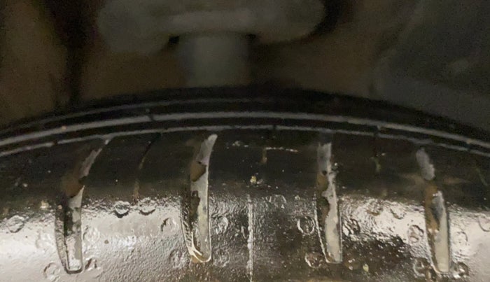 2023 MG HECTOR PLUS SHARP PRO 1.5 PETROL TURBO CVT 6 STR, Petrol, Automatic, 35,383 km, Right Front Tyre Tread