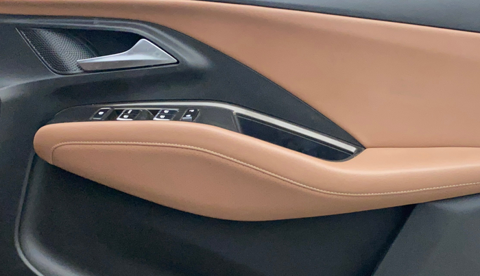 2023 MG HECTOR PLUS SHARP PRO 1.5 PETROL TURBO CVT 6 STR, Petrol, Automatic, 35,383 km, Driver Side Door Panels Control