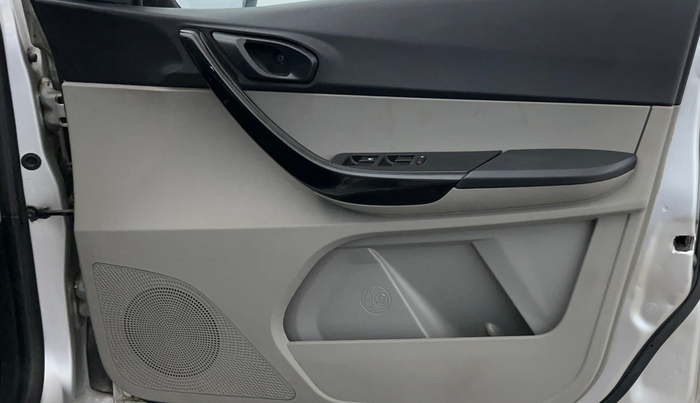 2018 Tata Tiago XM PETROL, Petrol, Manual, 47,257 km, Driver Side Door Panels Control