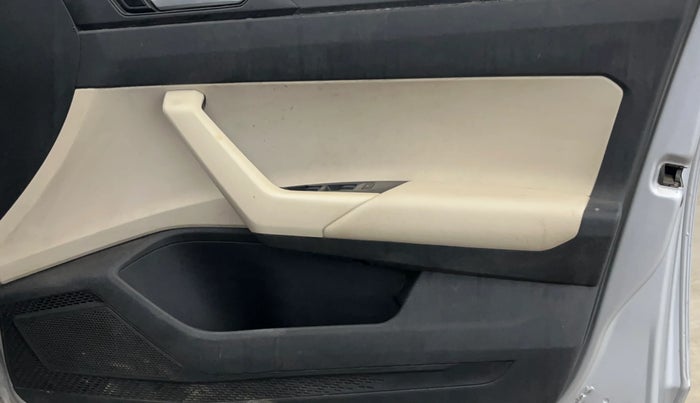 2022 Volkswagen VIRTUS COMFORTLINE TSI 1.0 MT, Petrol, Manual, 47,306 km, Driver Side Door Panels Control