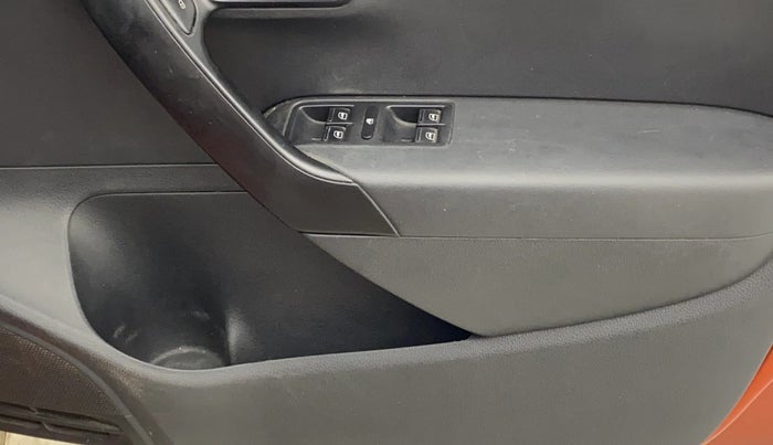 2016 Volkswagen Polo COMFORTLINE 1.2L, Petrol, Manual, 77,095 km, Driver Side Door Panels Control