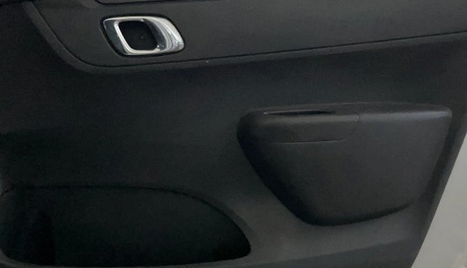 2019 Renault Kwid RXT 1.0 AMT (O), Petrol, Automatic, 47,998 km, Driver Side Door Panels Control