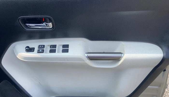 2018 Maruti IGNIS ALPHA 1.2 AMT, Petrol, Automatic, 1,19,014 km, Driver Side Door Panels Control