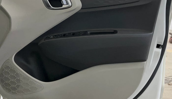 2021 Hyundai AURA SX PLUS 1.2 AMT, Petrol, Automatic, 27,227 km, Driver Side Door Panels Control
