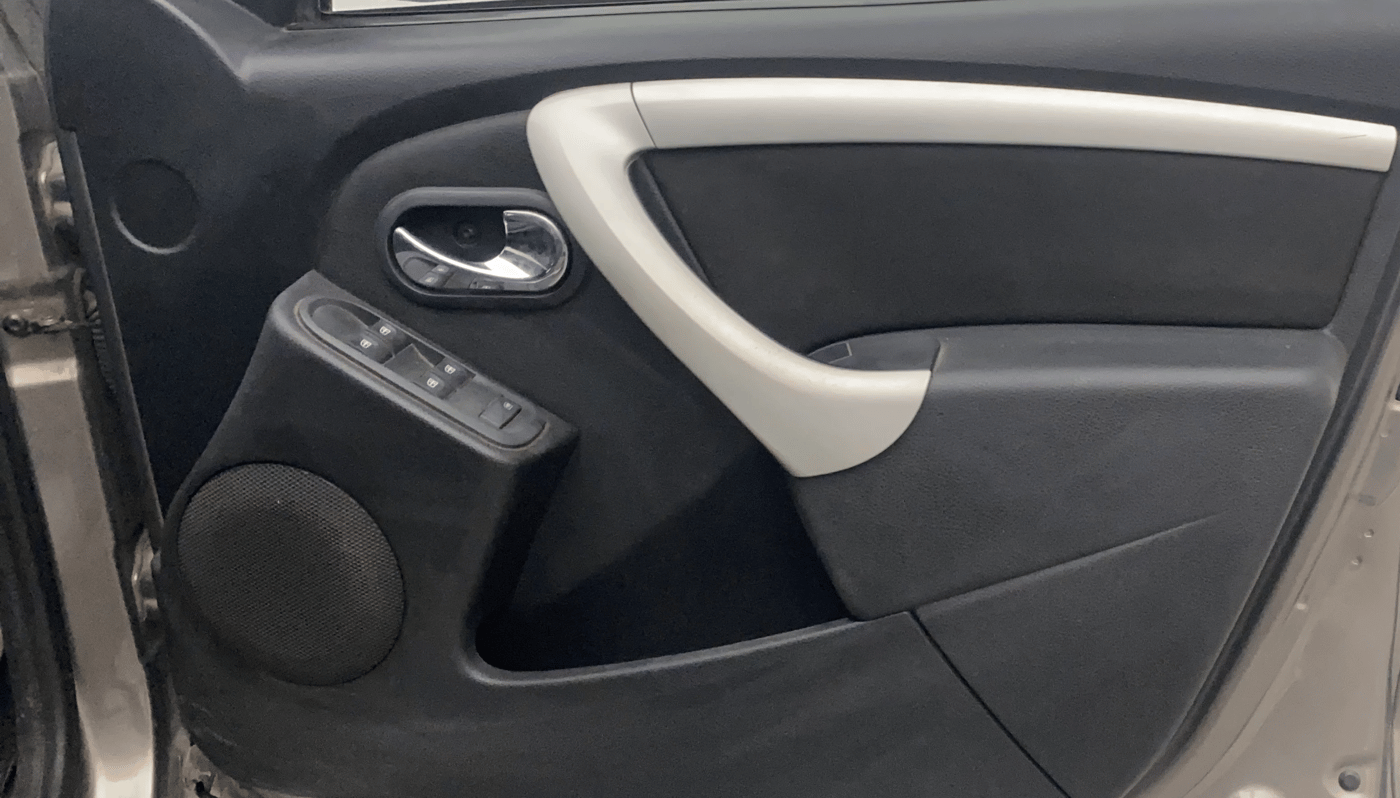 2018 Nissan Terrano XL (P), Petrol, Manual, 56,755 km, Driver Side Door Panels Control