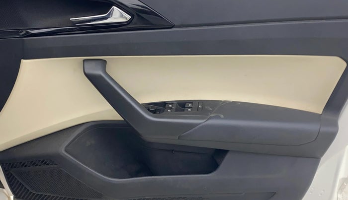 2022 Skoda SLAVIA STYLE 1.0L TSI MT, Petrol, Manual, 60,490 km, Driver Side Door Panels Control