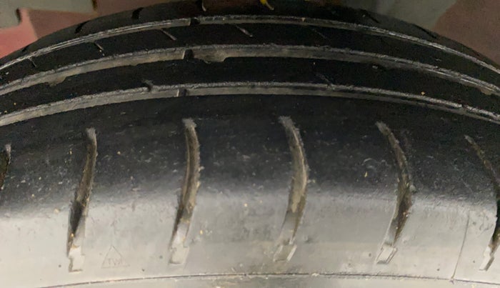 2017 Renault Kwid RXT 0.8, Petrol, Manual, 84,230 km, Left Front Tyre Tread