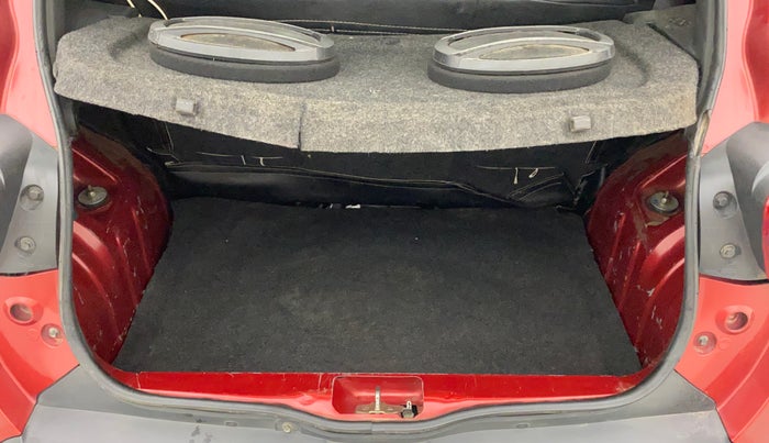 2017 Renault Kwid RXT 0.8, Petrol, Manual, 84,230 km, Dicky (Boot door) - Weather strip has minor damage