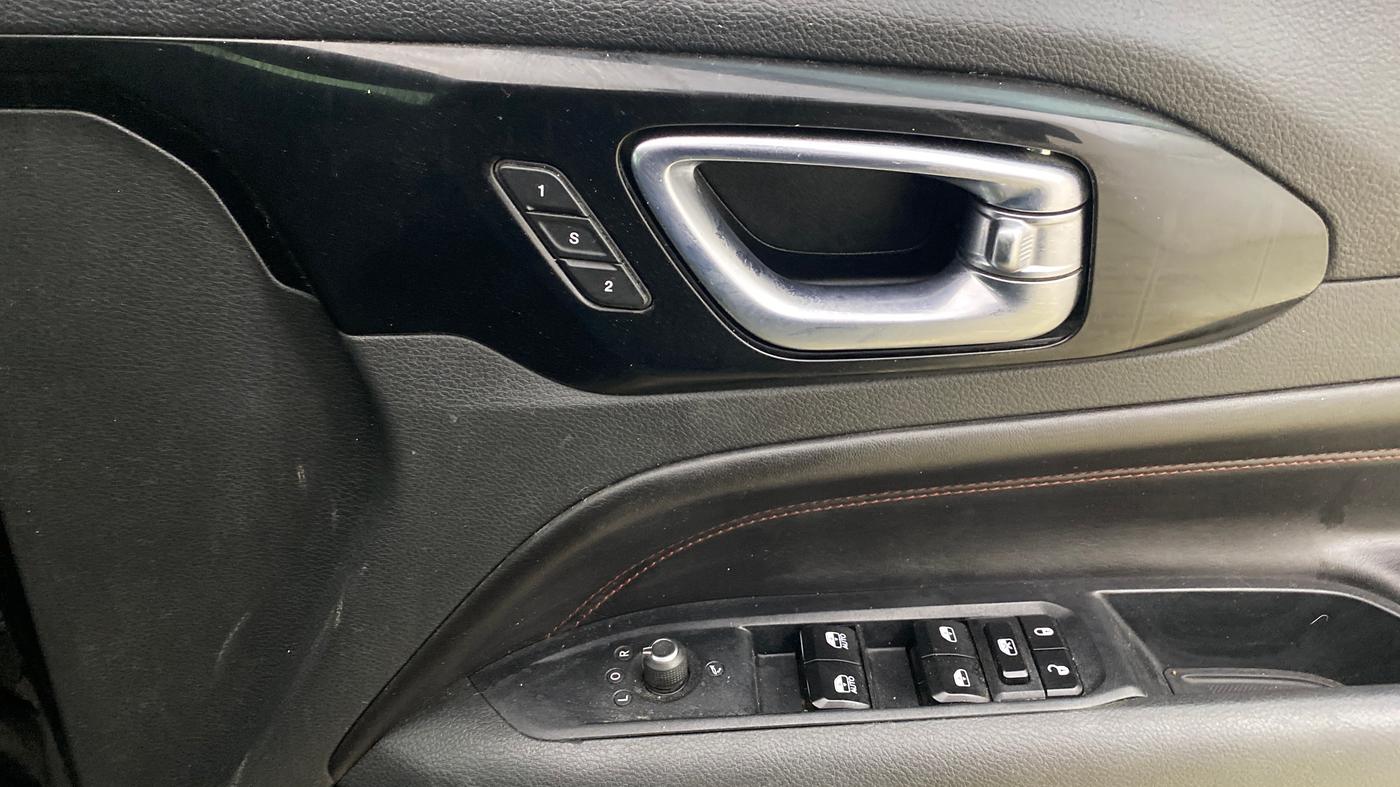 2022 Jeep Compass TRAILHAWK 2.0 4X4, Diesel, Automatic, 1,01,250 km, Driver Side Door Panels Control