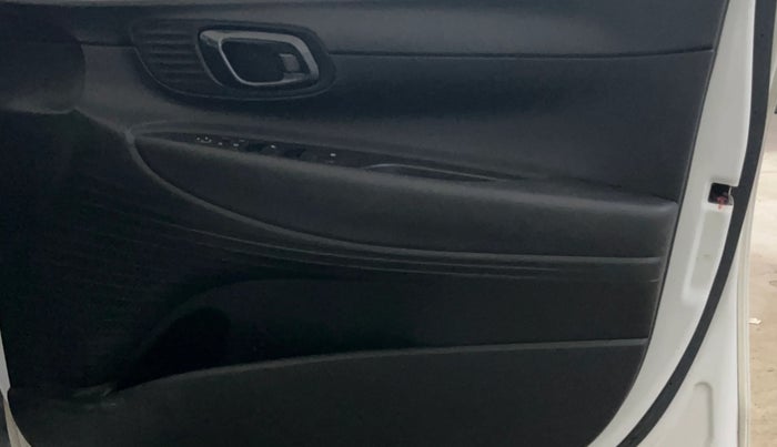 2022 Hyundai NEW I20 SPORTZ 1.2 MT, Petrol, Manual, 50,366 km, Driver Side Door Panels Control