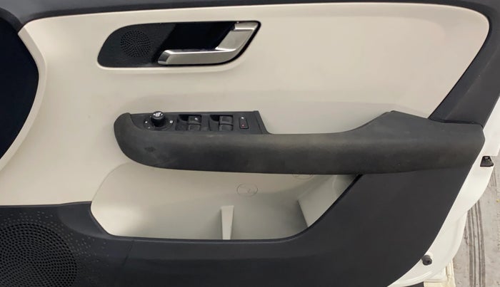 2021 Tata ALTROZ XZ PETROL, Petrol, Manual, 25,688 km, Driver Side Door Panels Control