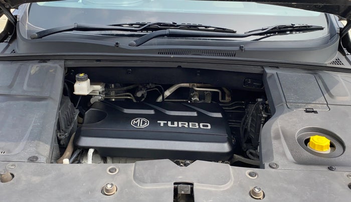 2021 MG HECTOR PLUS SUPER 1.5 PETROL TURBO HYBRID MT 7-STR, Petrol, Manual, 29,252 km, Engine View