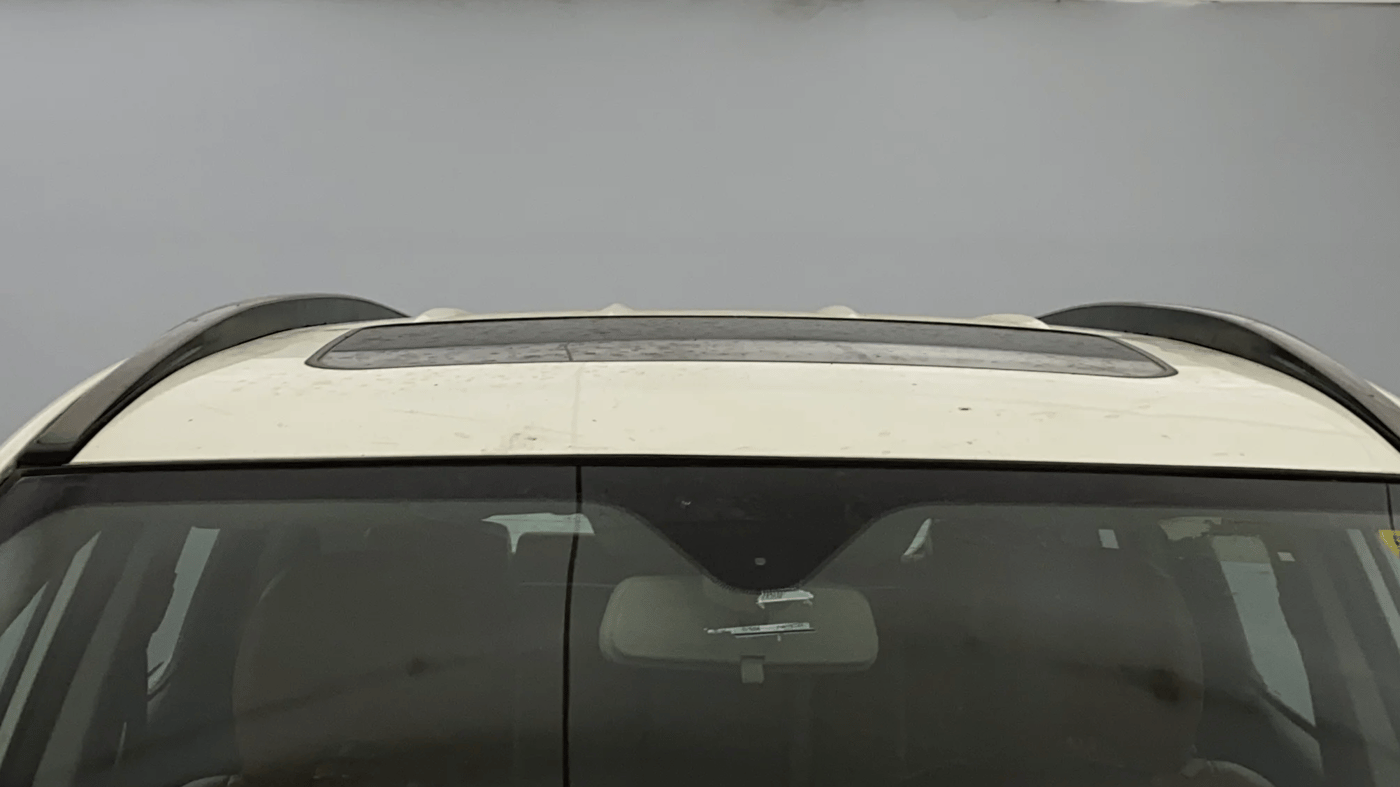 2020 Mahindra XUV500 W9, Diesel, Manual, 1,11,960 km, Moonroof/ Sunroof