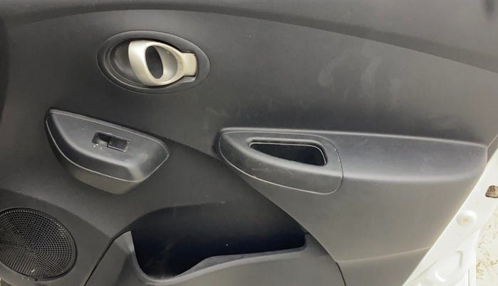 2018 Datsun Go T, CNG, Manual, 81,196 km, Driver Side Door Panels Control